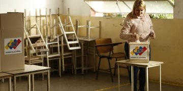 Fronteras colombianas, a la expectativa de lo que suceda en Venezuela