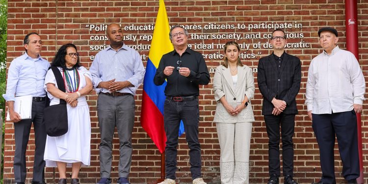 Petro decretó el lunes 15 día cívico, gane o pierda Colombia