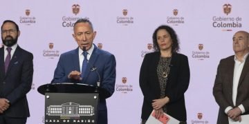 Gobierno ratifica que sí hay combustible para aviación en Colombia y garantiza su abastecimiento