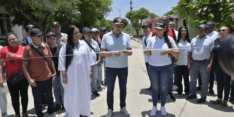 Director Gustavo Bolívar inauguró vías financiadas por Prosperidad Social en Urumita, La Guajira