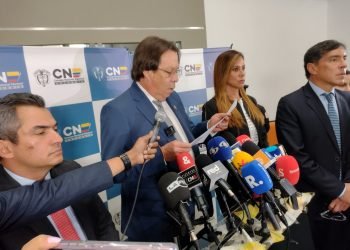 CNE aprueba ponencia que abre investigación y formula cargos contra Gustavo Petro en calidad de candidato presidencial y 3 miembros de su campaña