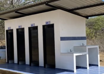 Niños de La Guajira mejoran su bienestar y entorno de aprendizaje, gracias a la entrega de baterías sanitarias