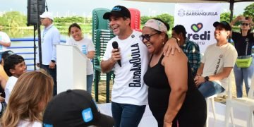 Alcalde de Barranquilla completa la entrega de más de 1.600 Credichéveres a comerciantes del Centro