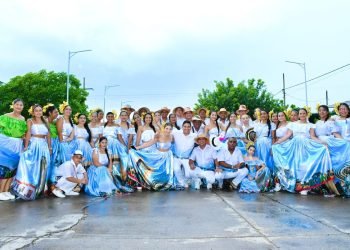 Barrancas  inaugura el Festival Nacional del Carbón con un gran desfile multicolor