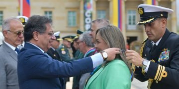 En aniversario de Casa Militar, presidente Petro destacó como ‘ejemplo de paz’ condecorar civiles y exmiembros del M19 al lado de oficiales de F.F. M.M.