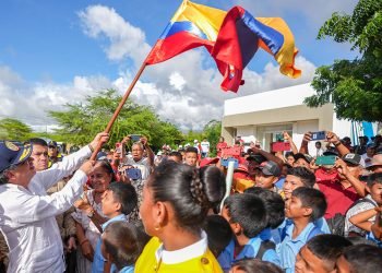 Presidente Petro dijo que el decreto de emergencia permite comprar hospitales móviles, y pidió que el primero sea en Nazareth, La Guajira