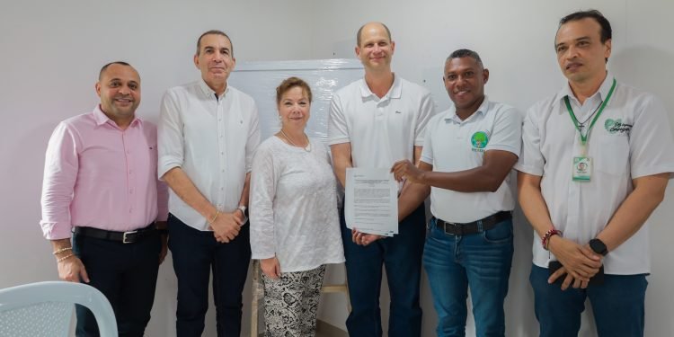 Alianza entre Petrobras y Corpoguajira impulsa la restauración de manglares y el apoyo a negocios verdes en La Guajira