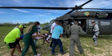 Fuerza Aérea traslada varios wayuu de la Alta Guajira que necesitaban atención médica
