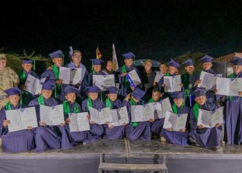 17 jóvenes wayuu se graduaron como bachilleres prestando su Servicio Militar