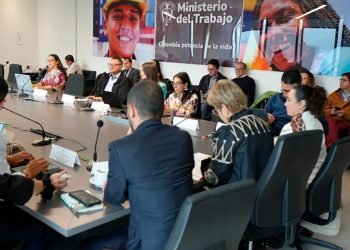 Avanza el diálogo tripartito para definir el salario mínimo del 2025