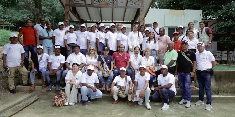 Corpoguajira compartió con pescadores del Caribe experiencias en la implementación de estrategias para controlar el pez león
