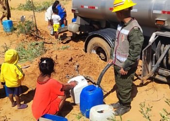 Ejército Nacional entregó 162.000 litros de agua a comunidades wayuu