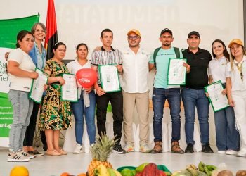 Gobierno del presidente Gustavo Petro entregó 1.282 hectáreas de tierra fértil a familias campesinas del Catatumbo