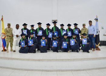 Soldados de la Décima Brigada se gradúan como bachilleres en Albania, La Guajira