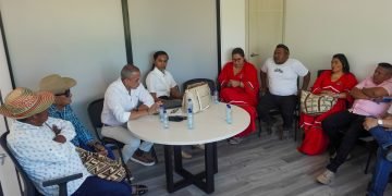 En una mesa de diálogo, Nación Wayuu y Cerrejón buscan soluciones a las afectaciones de comunidades indígenas