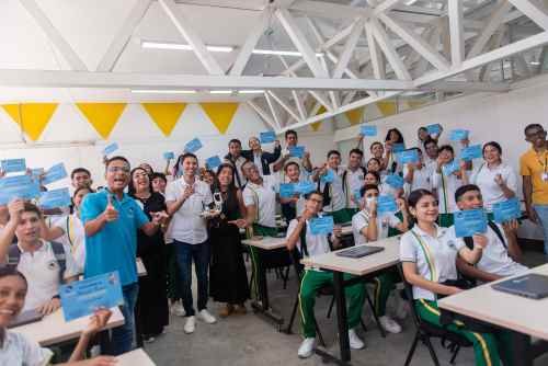 En aulario del Instituto Agrícola de Pueblo Bello, estudiantes de once grado aprendieron a construir robots con inteligencia artificial