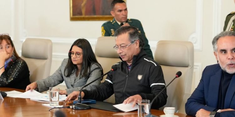 El Sistema de Salud Colombiano y las Denuncias de Gustavo Petro