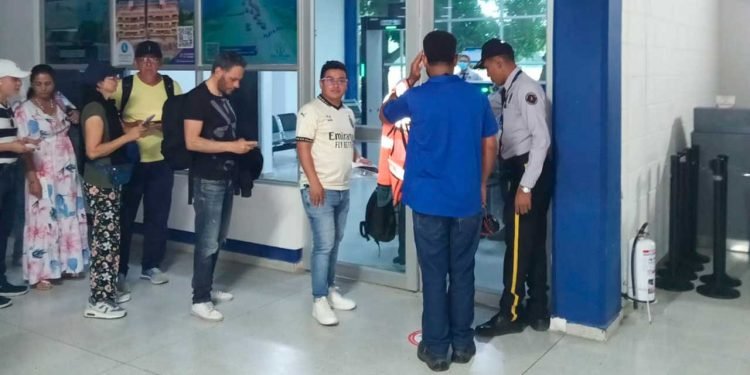 Movilización de pasajeros por vía aérea crecerá 3,8 % en Semana Santa, más de 1,8 millones de viajeros