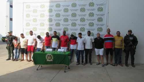 Caen 13 integrantes de las Autodefensas Conquistadoras de la Sierra Nevada en La Guajira por los delitos de concierto para delinquir y extorsión.