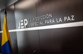 Magistradas y magistrados de la JEP se reúnen en La Guajira con expertos internacionales, y autoridades indígenas de la Sierra Nevada, para agilizar la imposición de sanciones