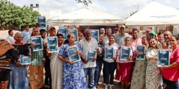 Gobernación de La Guajira entrega títulos de propiedad a 78 familias