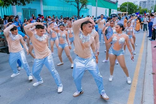 Santa Marta vibró con el folclor y la alegría del Desfile de Comparsas de UNIMAGDALENA
