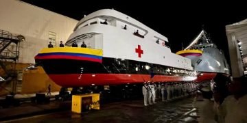 ‘Estos barcos deben tener fibra óptica y tecnología para profundizar el modelo preventivo de salud’, presidente Petro