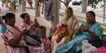 Artesanas wayuu aumentan 40% su producción gracias a proyecto social de Ecopetrol