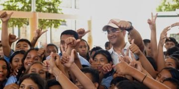 35 mil estudiantes de La Guajira se benefician con 27 aulas interactivas entregadas por la Gobernación en instituciones educativas del departamento