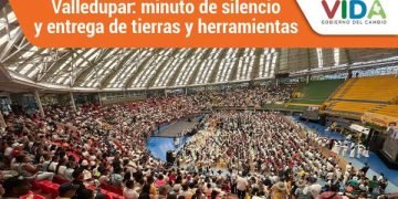 Valledupar: minuto de silencio y entrega de tierras y herramientas