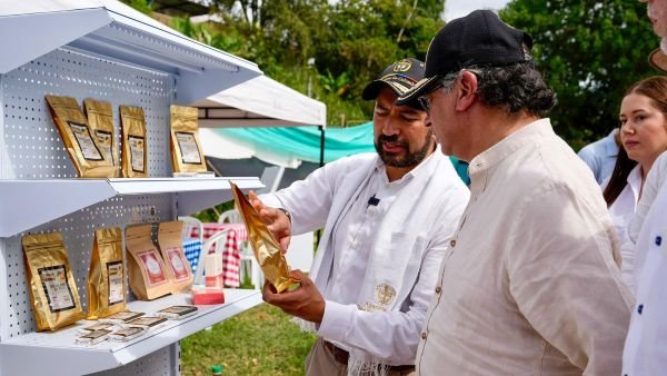 Familias campesinas e indígenas en el Cesar y La Guajira recibirán más de $18.800 millones en activos productivos