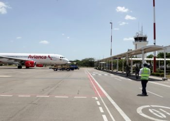 Ministra de Transporte anuncia millonaria inversión para ampliar el aeropuerto de Riohacha