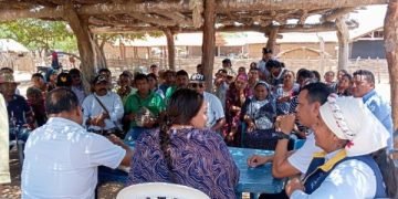 La Defensoría del Pueblo acompaña diálogo intercultural entre autoridades tradicionales wayuu en Manaure