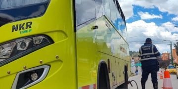 Cinco vehículos sancionados en jornada de control ambiental en Tunja