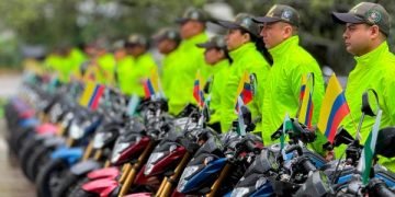 La alcaldía de Medellín hace histórica entrega de dotación a la Policía