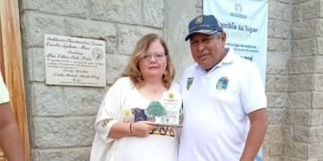 La comunidad de Shiruria exalta labor de la directora general de Bienestar Familiar con el reconocimiento «Aipia de Oro»