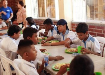 Instituciones educativas de Barrancas y Dibulla reciben dotación de menaje gracias a la Gobernación y la cooperación internacional
