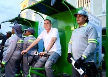 Corpoguajira entrega 40 triciclos a recicladores de oficio en Riohacha para fortalecer la gestión de residuos sólidos