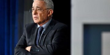 El Tribunal Superior de Bogotá absuelve a Álvaro Uribe de todos los cargos, hubo un salvamento de voto