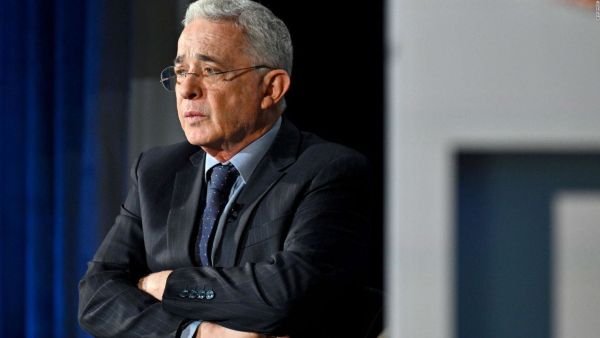 El Tribunal Superior de Bogotá absuelve a Álvaro Uribe de todos los cargos, hubo un salvamento de voto