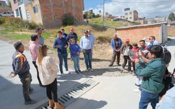 Alcaldía de Tunja y comunidad entregaron obra vial en el barrio Ricaurte