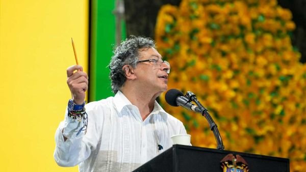 ‘A nombre del Estado, sin que el Estado esté aquí, le pido perdón a la Unión Patriótica porque este Estado fue corresponsable del genocidio político’: presidente Petro