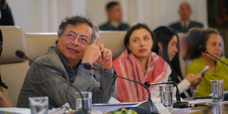 Presidente Petro solicita examen forense a chats del caso de alias ‘Calarcá’