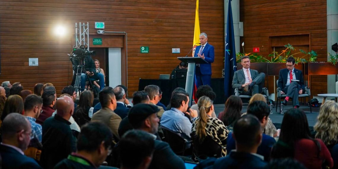 Entre enero y octubre de 2025 la Dian recaudó $249,1 billones, equivalentes al 97,1% de la meta para el periodo