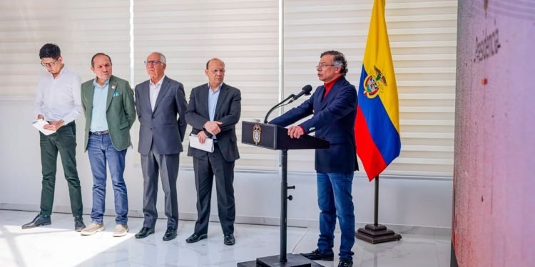 Alza del salario mínimo de 2026 tendrá en cuenta canasta vital de una familia