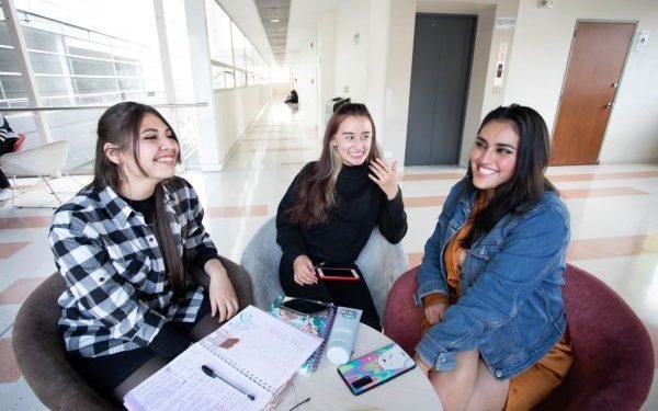 El ICETEX y la Universidad Internacional de La Rioja (UNIR) abren convocatoria de becas de hasta el 100 % para maestrías virtuales