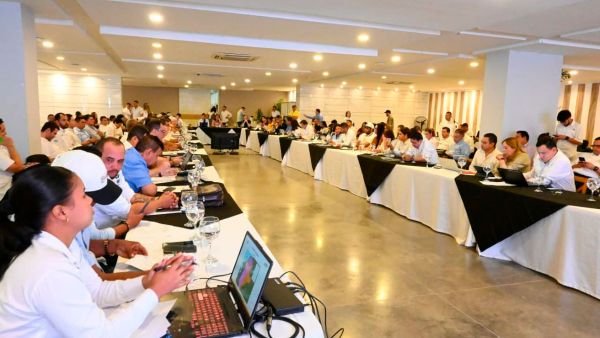 Gobierno y autoridades civiles de Córdoba definen acciones conjuntas para acelerar la recuperación del departamento