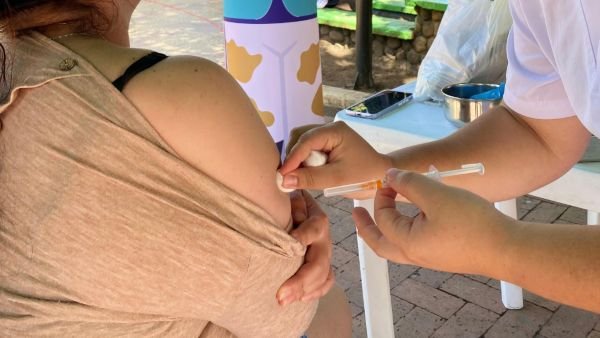 MinSalud hace un llamado urgente: verificar y actualizar los esquemas de vacunación antes de los desplazamientos por Semana Santa