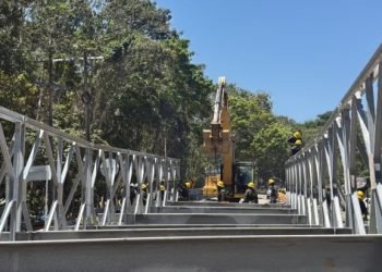 A finales de marzo se restablecerá la movilidad entre Magdalena y La Guajira: instalación de puente de la UNGRD avanza en 40%