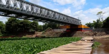 Gobierno nacional entrega puente en Sucre que reconecta a más de 11 mil personas